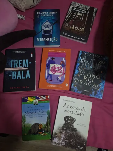 Kit com 7 Livros Diversos (Suspense, Fantasia e Romance)