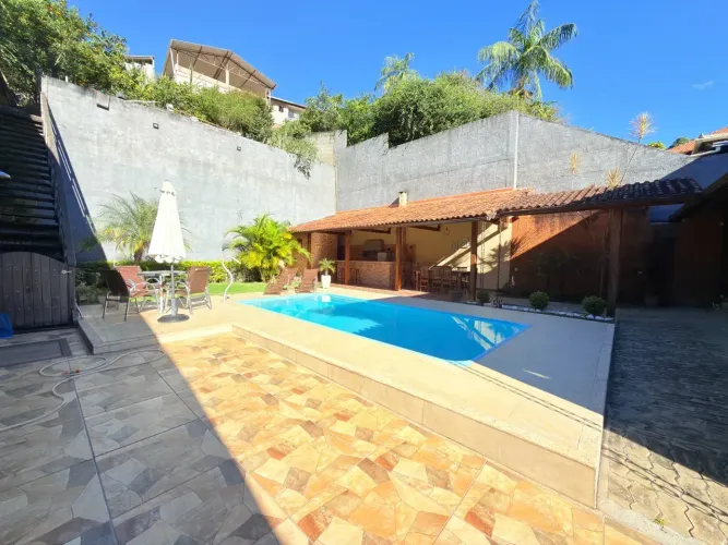 Casa com 4 quartos, Piscina, Churrasqueira, a 5 min do Centro - Bom Jardim no Bem-Te-Vi A