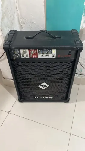 Caixa de som amplificada