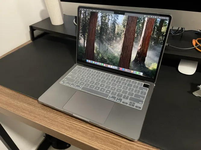 MACBOOK AIR M2 8gb RAM 256gb SSD