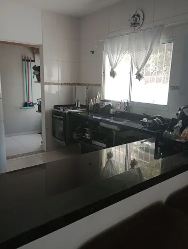 Alugo casa definitivo em Ubatuba na praia do Maranduba no bairro Beira Rio.
