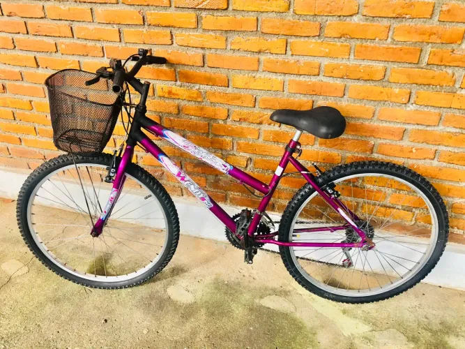 Bicicleta aro 26, quadro baixo, 21 velocidades 