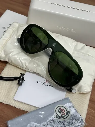 Óculos Moncler original novo