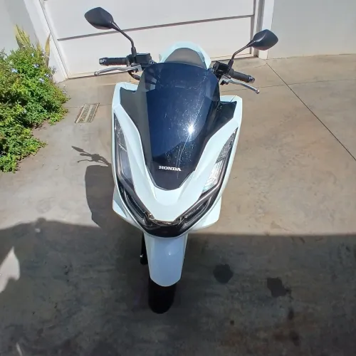 Vendo pcx muito nova com baixo km