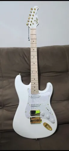 Guitarra Seizi Budokan Reinaldo Meirelles - HSS White Gold (Trastes Inox) - Estado de Nova