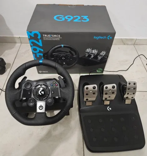Volante Logitech G923 XBOX com Pedais