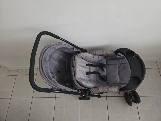 CARRINHO DE BEBÊ COM BEBÊ CONFORTO JUNTO