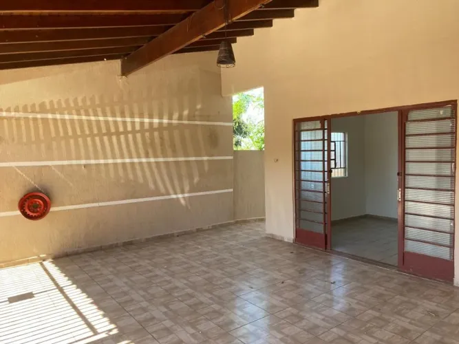 Excelente Casa Parque Sao Joao em rua paralela a Bernardino de Campos