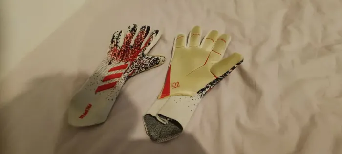 Luva de goleiro Adidas predador
