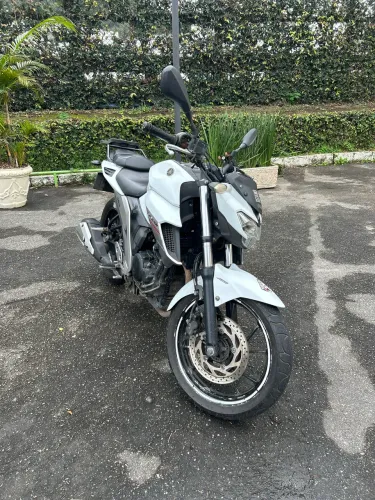Vendo FZ25 entrada mas parcelas de 435,00 fixassss