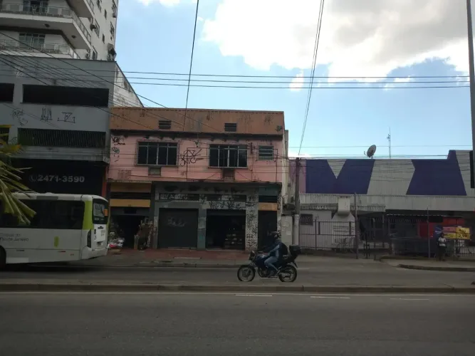 SÃO QUATRO SALAS COMERCIAIS, COM UM TOTAL DE 168 METROS QUADRADOS - Irajá - Rio de Janei