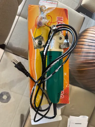 Máquina Para Cortar Tecidos Bananinha 220V