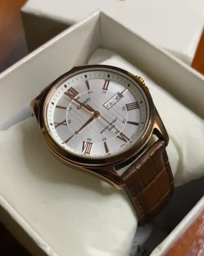 Relógio Casio MTP1384L-7AV | Fundo Prata/Branco | Water Resist 100M | Original 