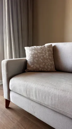 Sofá para qualquer ambiente; brinde: almofada