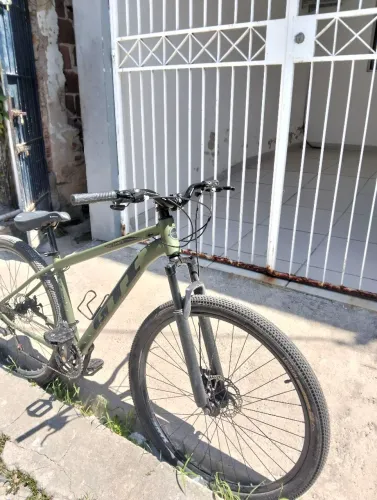 Bicicleta aro 29 GTA verde militar 