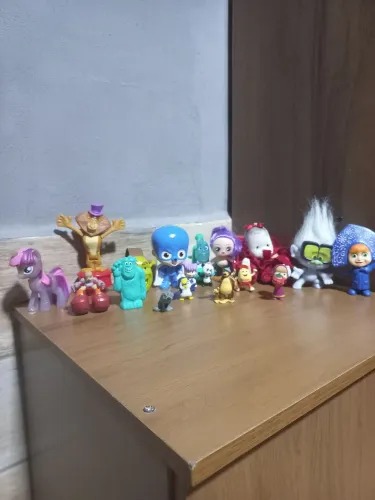 Lote de brinquedos vários temas