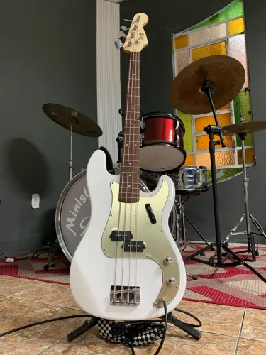 CONTRA BAIXO Precision Bass SEVEN Edição Especial