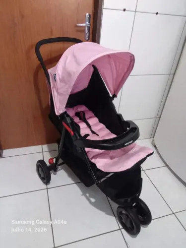 Carrinho de bebê semi Novo 