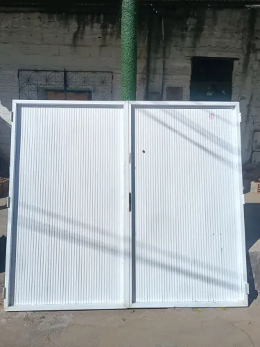 Portão de alumínio branco 2.40 x 2.10 completo