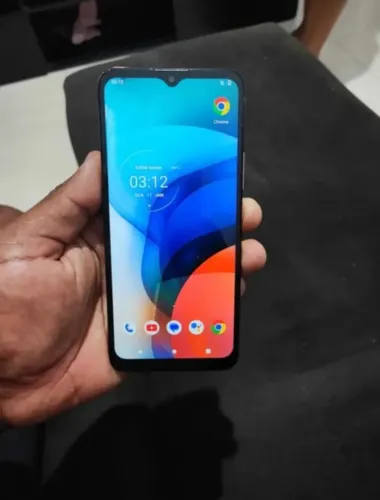 Vendo um moto e 7 64 gigas 4de ram semi novo só pegar e usar quero 300 até menos eu faço