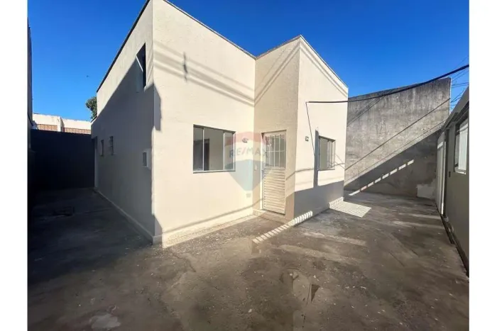 CASA DE 3 QUARTOS PARA ALUGAR EM ARAÇAS
