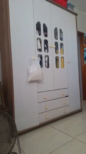 Vendo guarda-roupa infantil-desmontado