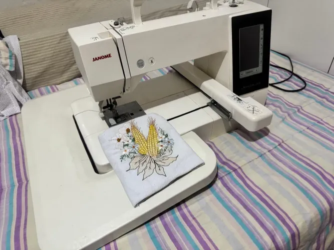 Máquina Bordadeira Janome MC500E usada