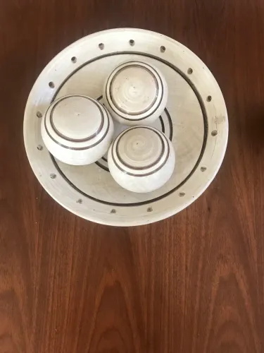 Prato decorativo em cerâmica com 3 esferas 