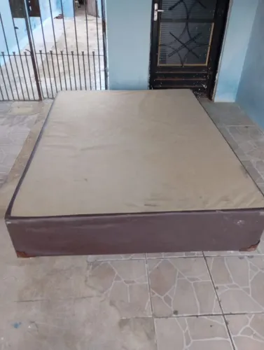 box de casal tamanho padrão de corino cor marrom