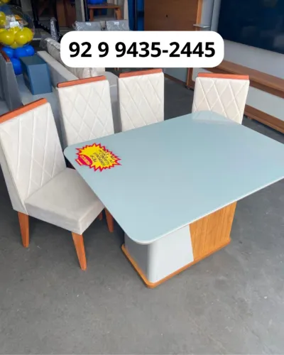 Mesa de Jantar 4 Lugares com Cadeiras Estofadas - R$ 1.799