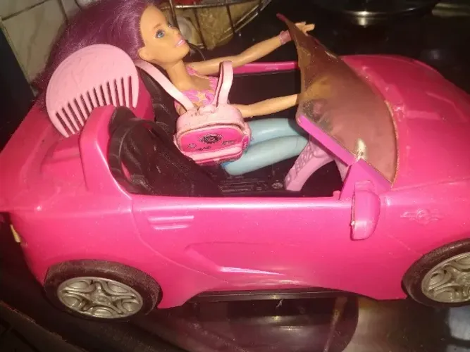 CARRO DA BARBIE CONSERVADO BRINDE UMA BONECA E UM PENTE TUDO POR 180