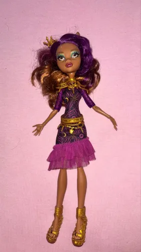 boneca clawdeen (faltando só um brinco)