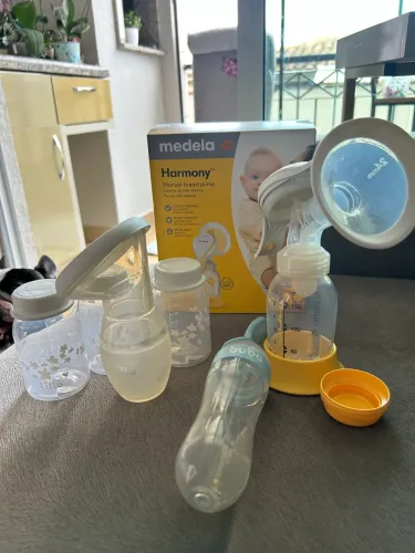 Bomba Tira-Leite Manual Medela Harmony + Acessórios