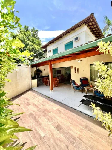 Casa à Venda na praia da Barra do Sahy em condomínio fechado