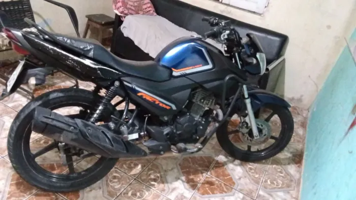 Yamaha 150 vendo ou troco por outra