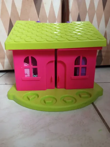 Casinha e carrinho para imaginação florescer