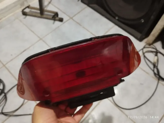 Lanterna traseira original da fazer 250 primeira geração 