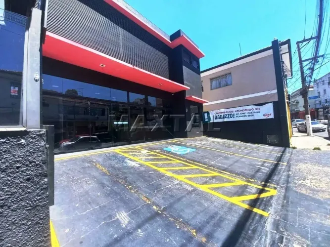Prédio comercial para locação com 2 banheiros e cozinha na Água Fria, 725 m².