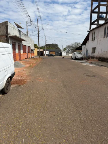 Imóvel em área central de Califórnia/PR