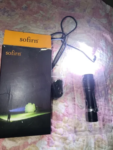 Lanterna carregável sc18 da sofirn.