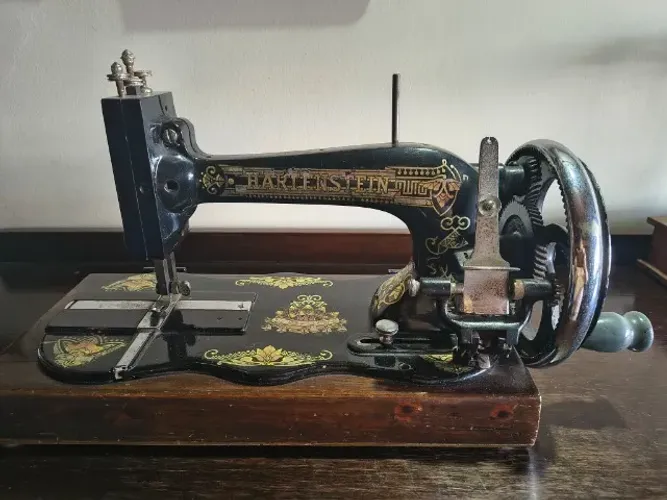 Maquina de costura VESTA
