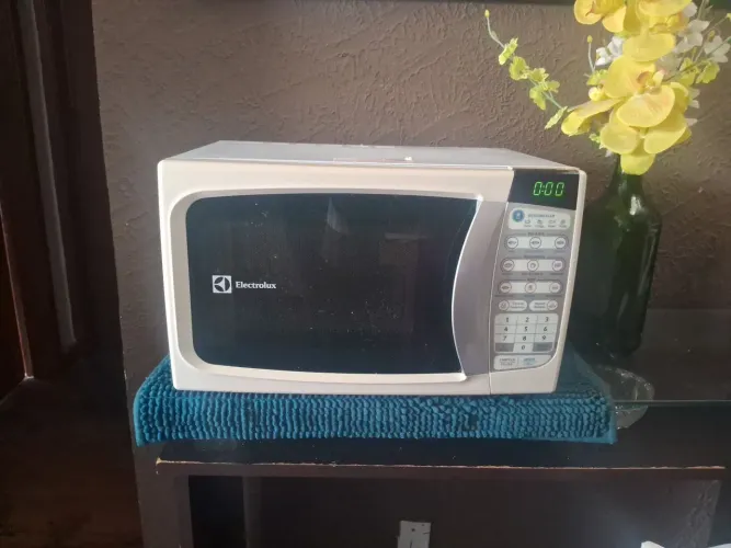 Microondas Electrolux 20 litros ( Funcionando perfeitamente)