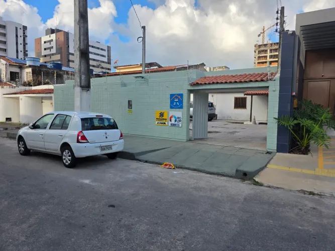 Alugo Salas Comerciais na Jatiúca. Ótima localização.