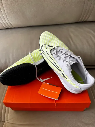 Chuteira Nike 43
