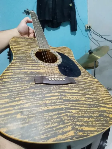 Vendo violão eletrônico vogga