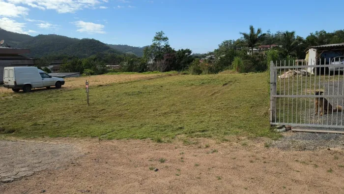 Terreno no centro de Rodeio