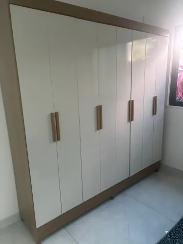 Guarda roupa 8 portas