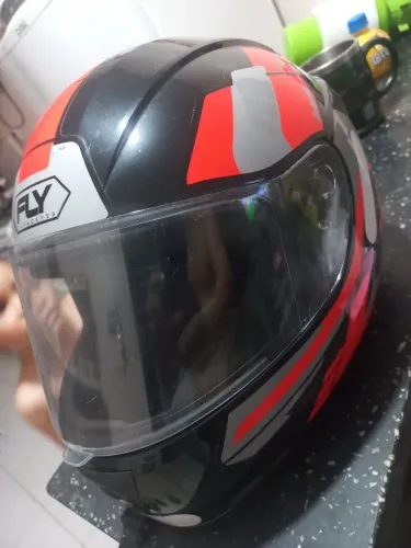 Vende se essa capacete semi novo