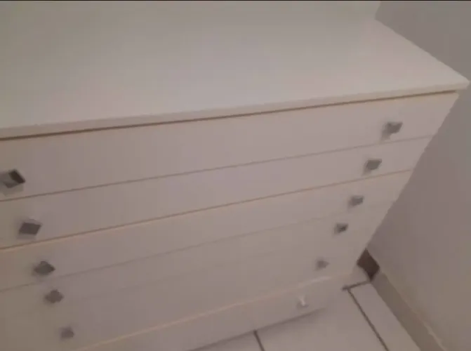 Cômoda em MDF usado 