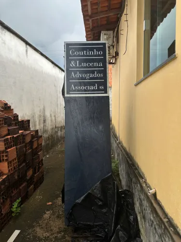 TOTEM DE FACHADA EM ACM - ESTRUTURA COMPLETA